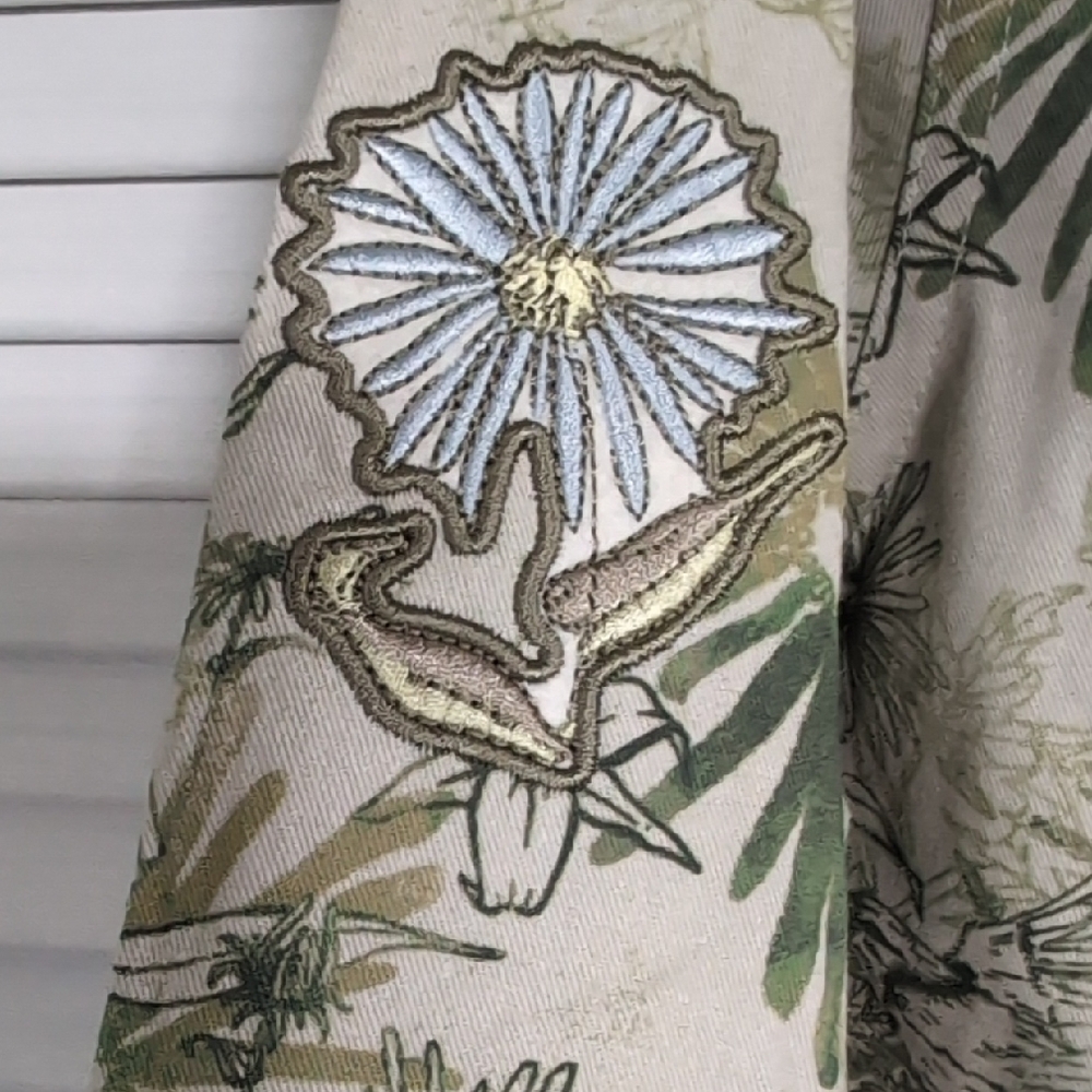 Levi's Nature Print Shirt with Green and Brown Accents - Picture 7 of 10